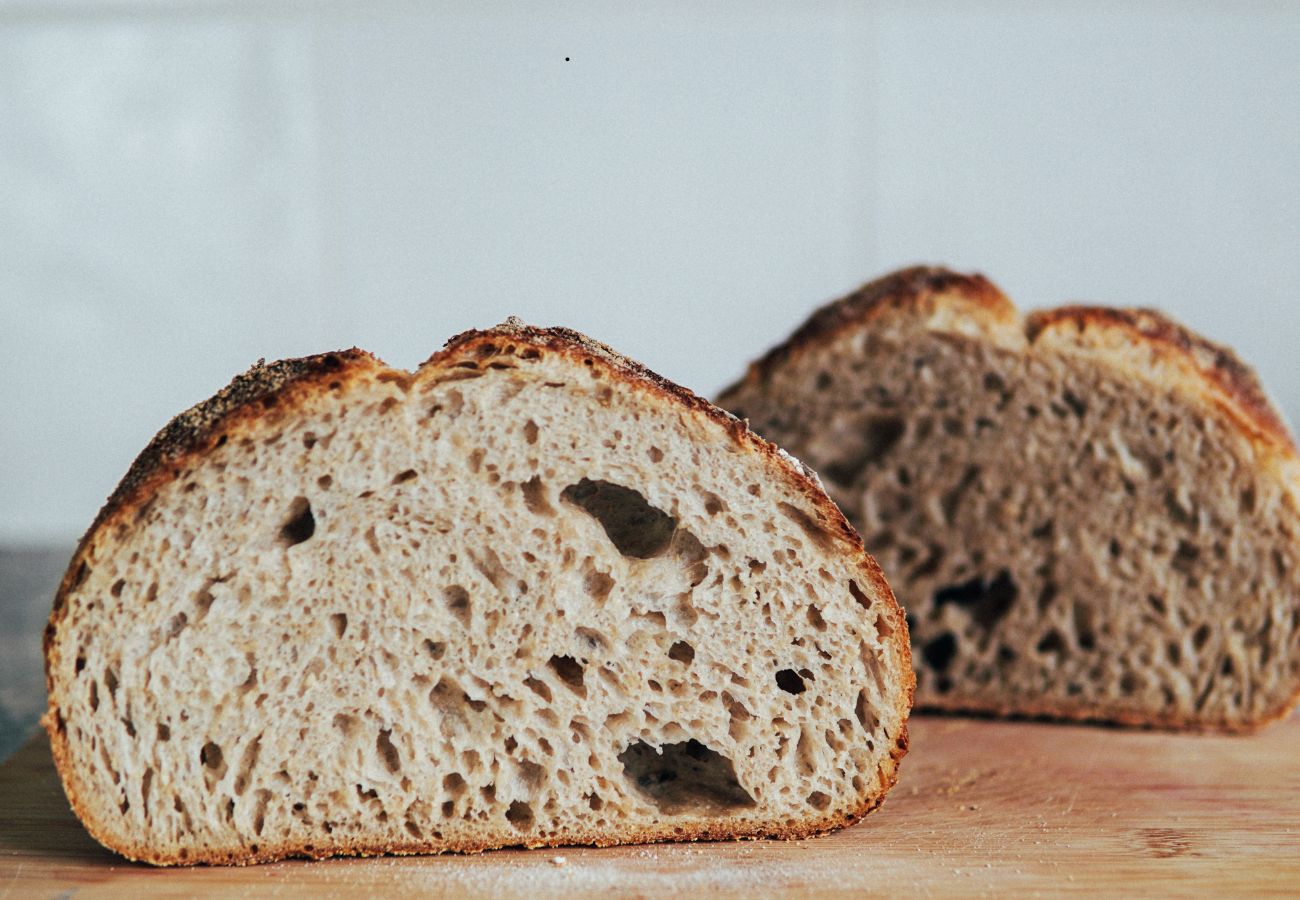 Organic sourdough bread made with certified organic flour in Quebec, highlighting healthy eating and traditional artisan baking by INEWA